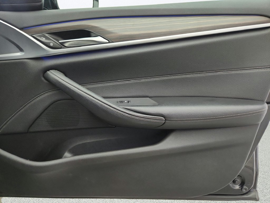 Used 2018 BMW 530e xDrive AWD/4WD image 35