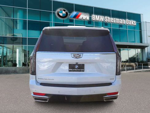 Used 2022 Cadillac Escalade ESV Luxury image 5