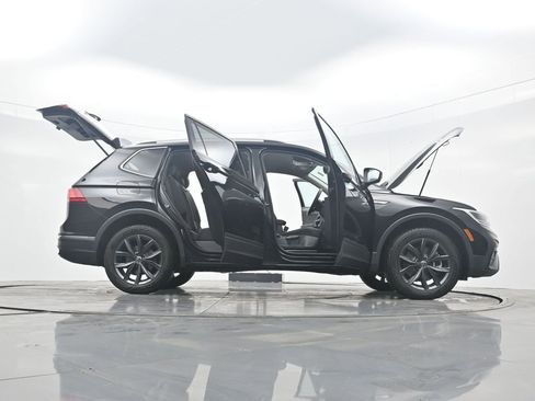 Used 2023 Volkswagen Tiguan SE FWD image 43