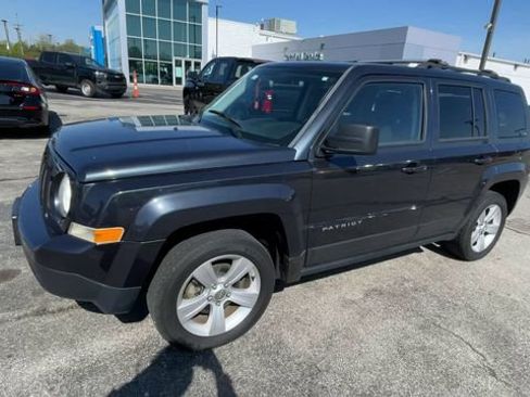 Used 2014 Jeep Patriot Latitude AWD/4WD image 6