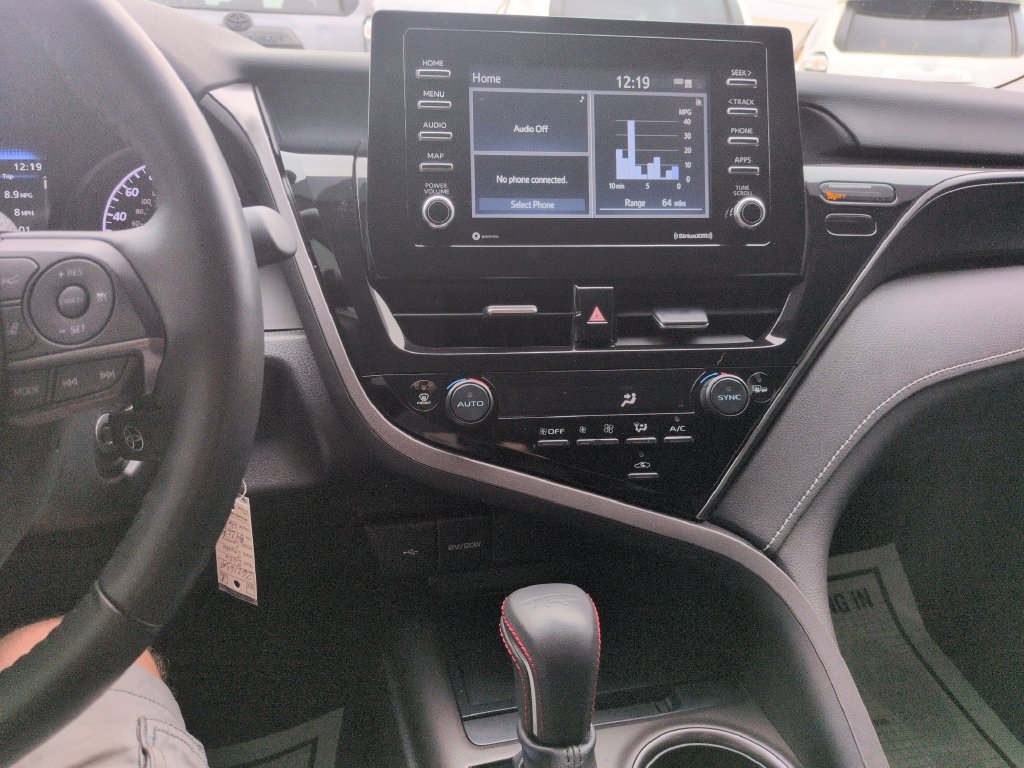 Used 2024 Toyota Camry SE w/ Cold Weather Package FWD image 17