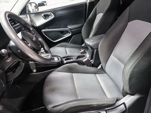 Used 2023 Kia Soul LX FWD image 17