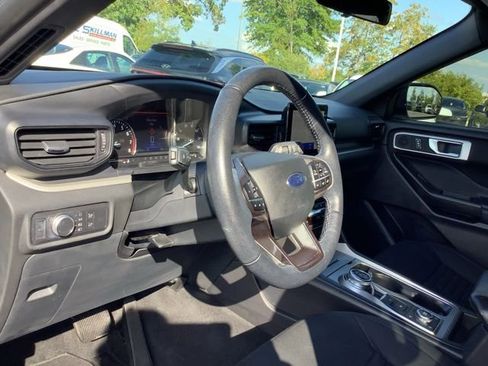 Used 2020 Ford Explorer XLT w/ Comfort Package image 14