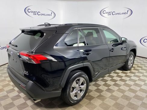 Used 2022 Toyota RAV4 XLE w/ Convenience Package AWD/4WD image 7