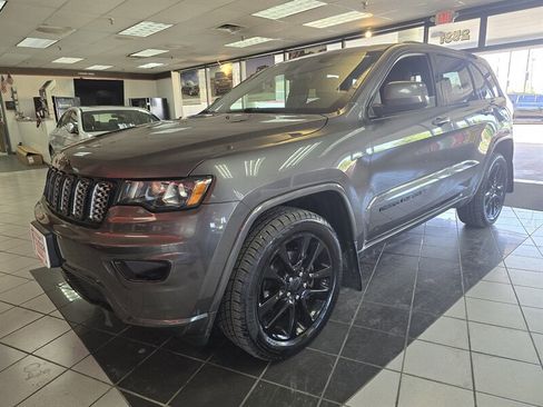 Used 2019 Jeep Grand Cherokee Altitude image 1