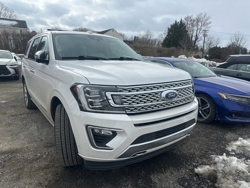 Used 2019 Ford Expedition Platinum image 2