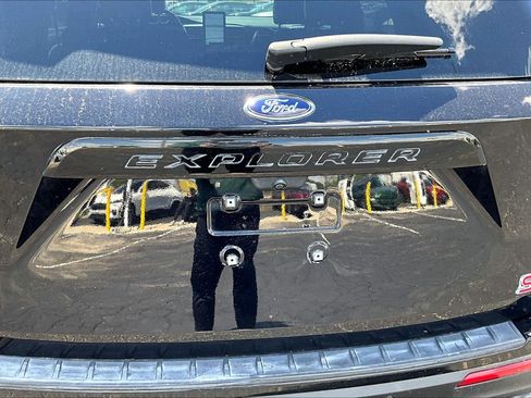 Used 2020 Ford Explorer ST w/ Premium Technology Package AWD/4WD image 32