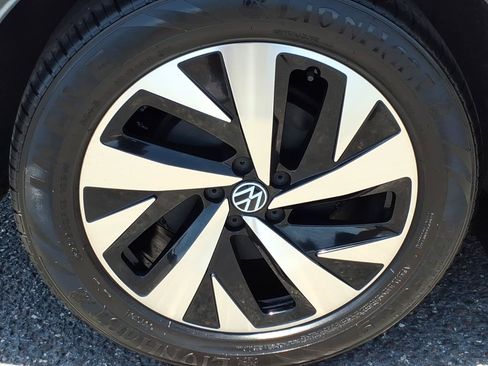 Certified 2023 Volkswagen ID.4 Pro RWD image 9