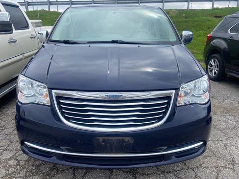 Used 2013 Chrysler Town & Country Touring-L w/ Entertainment Group #2 image 3
