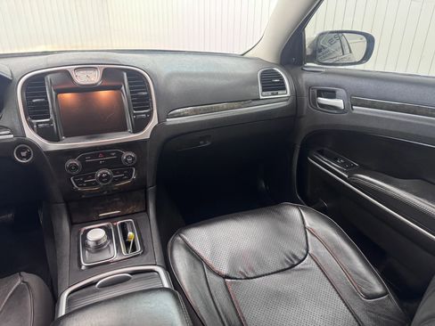 Used 2019 Chrysler 300 Limited image 15