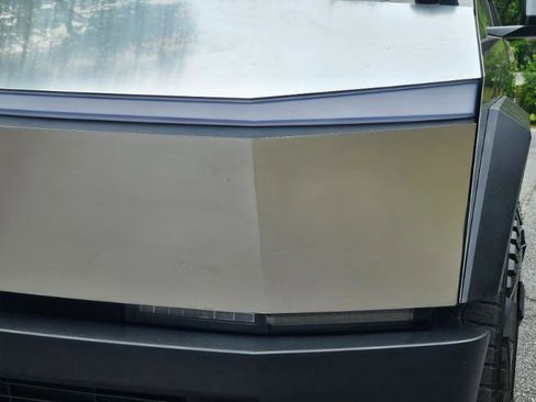 Used 2024 Tesla Cybertruck AWD Crew Cab image 28