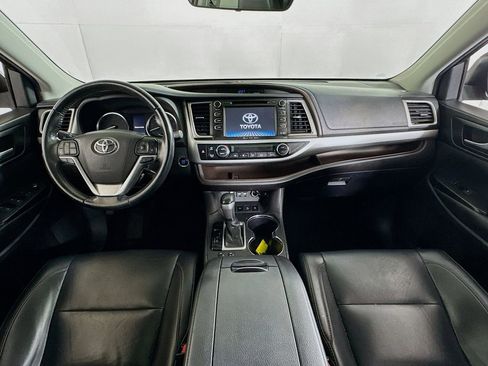 Used 2019 Toyota Highlander XLE AWD/4WD image 31