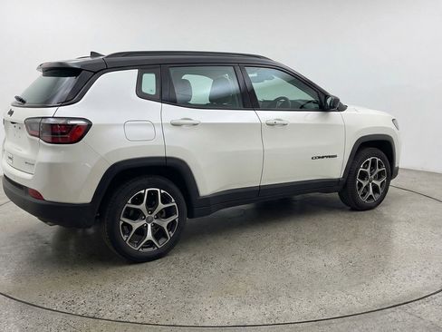 Used 2025 Jeep Compass Limited image 9