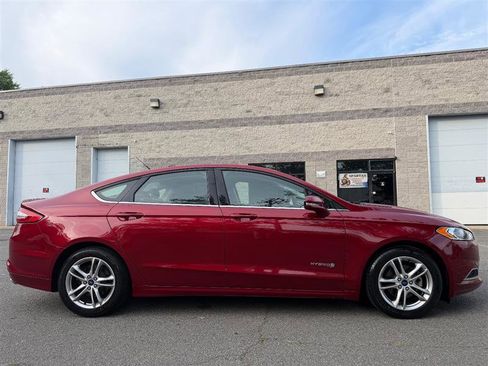 Used 2016 Ford Fusion SE FWD image 6