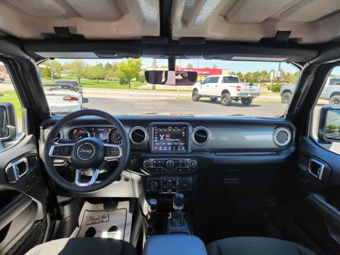 Used 2023 Jeep Wrangler Sahara w/ Cold Weather Group image 18