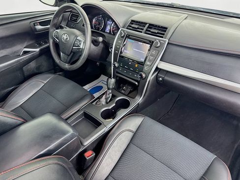 Used 2017 Toyota Camry SE w/ Moonroof Package FWD image 35