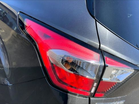Used 2017 Ford Escape Titanium AWD/4WD image 29