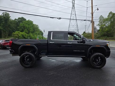Used 2023 GMC Sierra 2500 Denali w/ Denali Black Diamond Edition AWD/4WD image 9