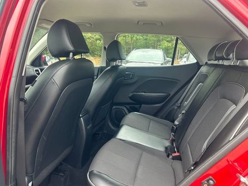 Used 2022 Hyundai Venue Limited FWD image 23