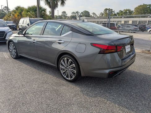 Used 2025 Nissan Altima 2.5 SL FWD image 6