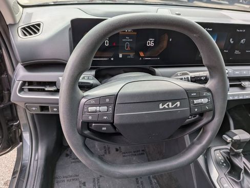 Used 2025 Kia K4 FWD image 19