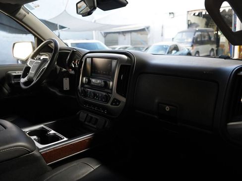 Used 2018 GMC Sierra 1500 SLT w/ Enhanced Driver Alert Package image 18