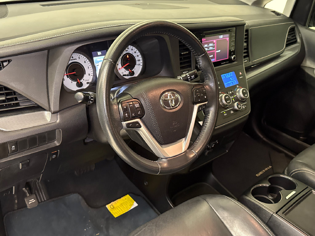 Used 2020 Toyota Sienna SE FWD image 20