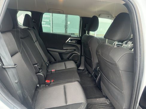 Used 2023 Mitsubishi Outlander ES AWD/4WD image 13