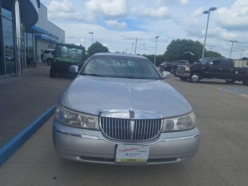 Used 1999 Lincoln Town Car Cartier RWD image 2