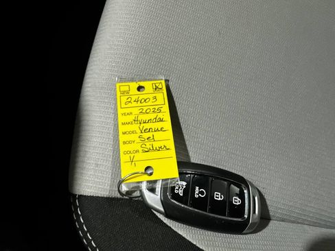 Used 2025 Hyundai Venue SEL FWD image 38