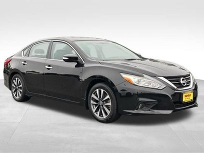 Used 2016 Nissan Altima 2.5 SL w/ 2.5 Technology Package