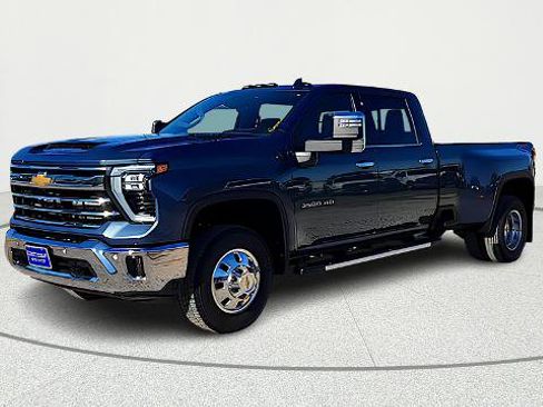 Used 2026 Chevrolet Silverado 3500 LTZ w/ LTZ Convenience Package image 3