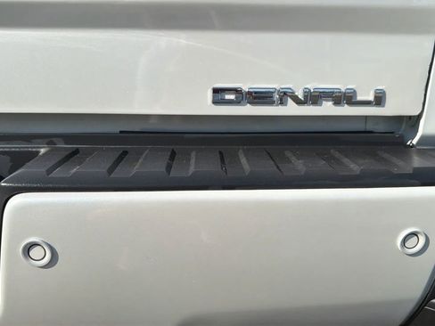 Used 2017 GMC Sierra 1500 Denali w/ Denali Ultimate Package AWD/4WD image 9