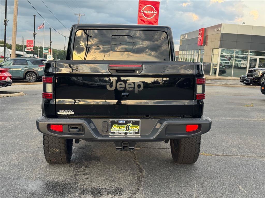 Used 2025 Jeep Gladiator Sport AWD/4WD image 4