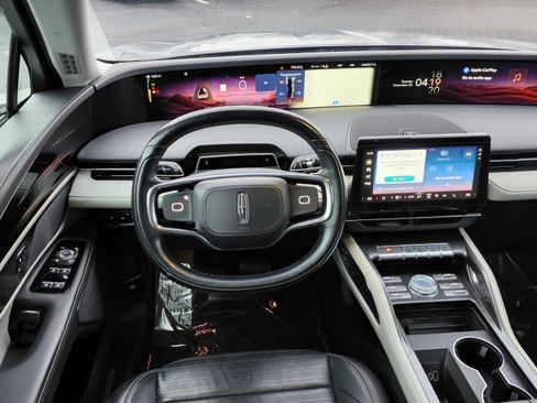 Used 2024 Lincoln Nautilus Reserve image 28