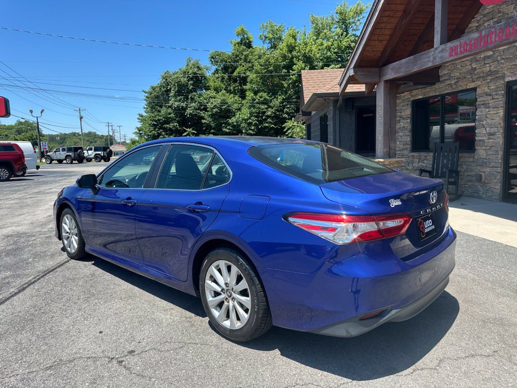Used 2018 Toyota Camry LE FWD image 3