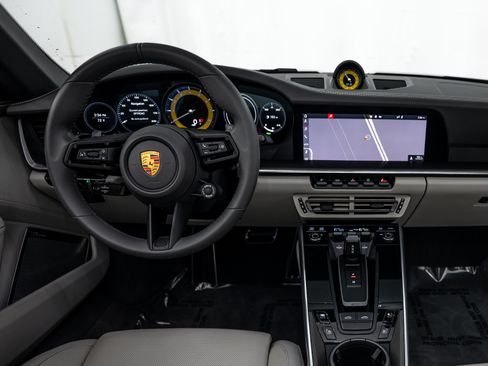Certified 2021 Porsche 911 Targa 4S AWD/4WD image 13