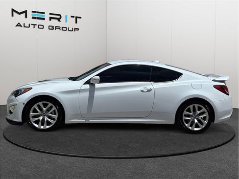 Used 2016 Hyundai Genesis 3.8 RWD image 5
