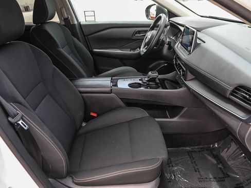 Used 2024 Nissan Rogue S FWD image 16