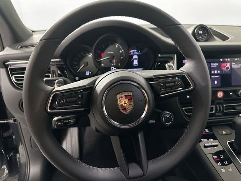 Certified 2025 Porsche Macan image 20