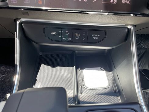 New 2026 Kia Carnival EX FWD image 22