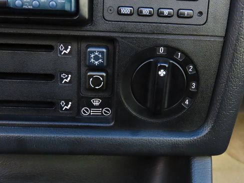 Used 1987 BMW 325i Convertible image 25