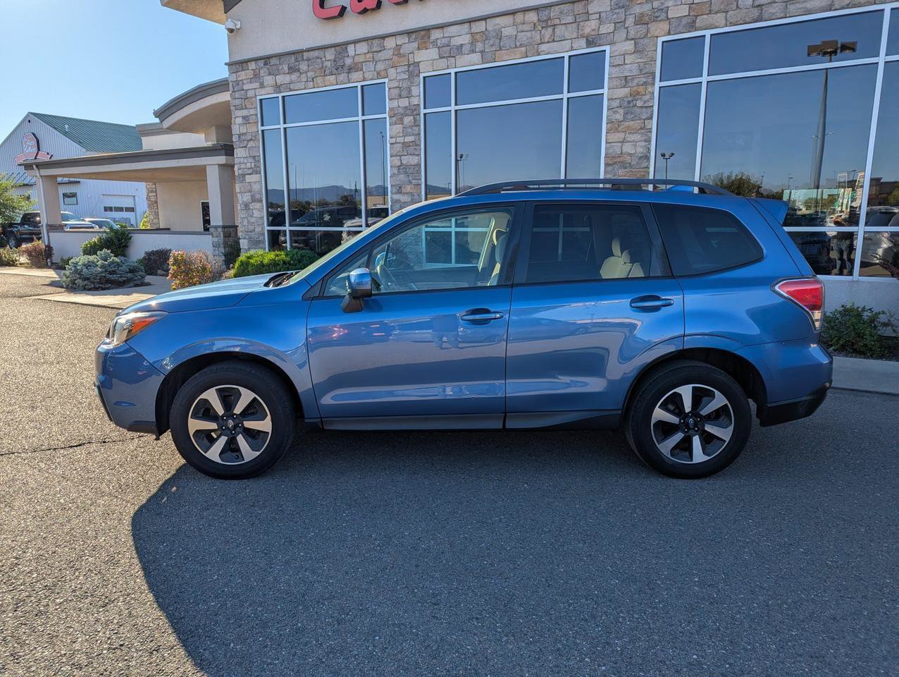 Used 2017 Subaru Forester 2.5i Premium w/ All-Weather Package AWD/4WD image 2