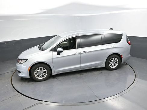 Used 2023 Chrysler Voyager LX FWD image 38