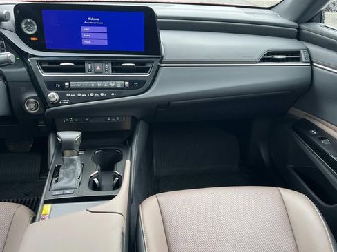 Used 2025 Lexus ES 300h w/ Premium Package FWD image 13