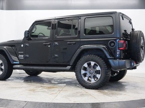 Certified 2018 Jeep Wrangler Unlimited Sahara image 4