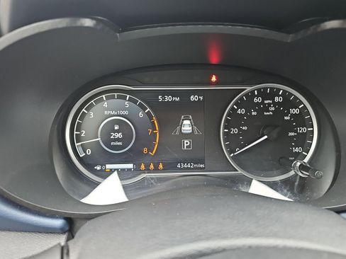 Used 2025 Nissan Versa SV image 10