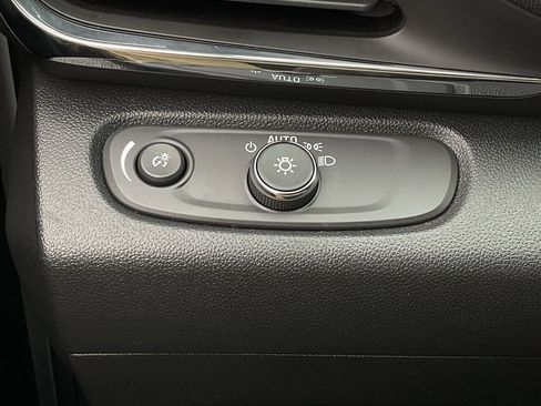 Used 2025 Buick Envista Preferred image 25