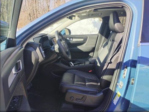 Used 2023 Volvo XC40 B5 Plus w/ Driver Assist Package image 14