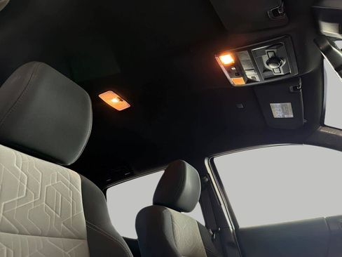 Used 2022 Toyota Tacoma TRD Off-Road image 18